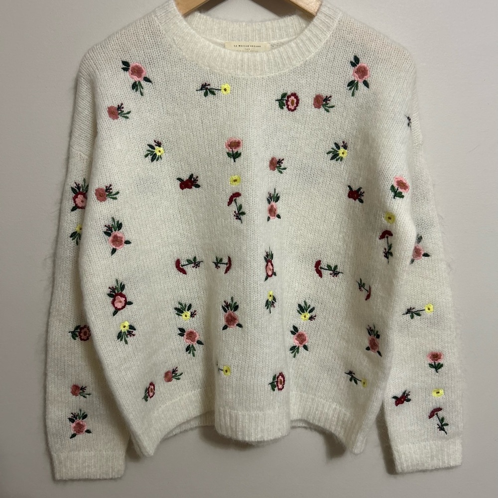 ⭐️Sezane White Floral Embroidered Sweater⭐️ - Picture 3 of 6